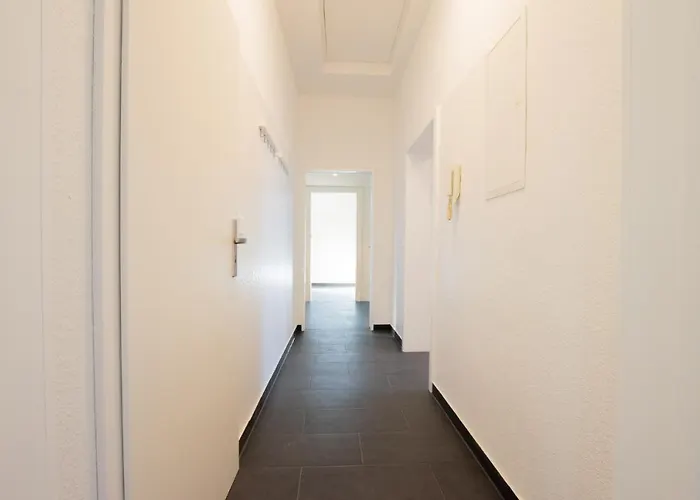 Raj Living - City Apartments With 2 , 3 And 6 Rooms - 15 Min To Messe Dus And Old Town Dus