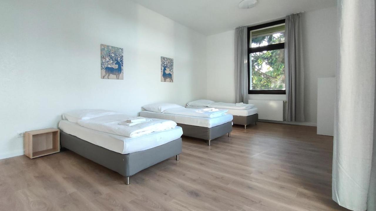 Raj Living - With 2 , 3 And 6 - 15 Min To Messe Dus And Old Town Dus Dusseldorf