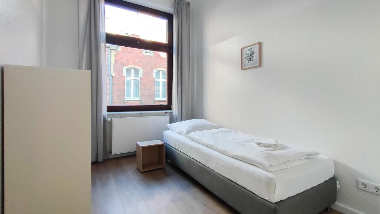 Raj Living - With 2 , 3 And 6 - 15 Min To Messe Dus And Old Town Dus * Dusseldorf