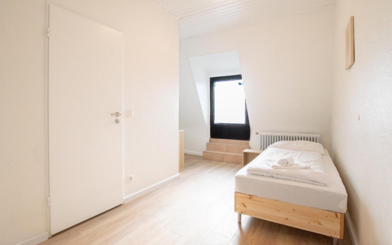 Raj Living - With 2 , 3 And 6 - 15 Min To Messe Dus And Old Town Dus Apartment Dusseldorf