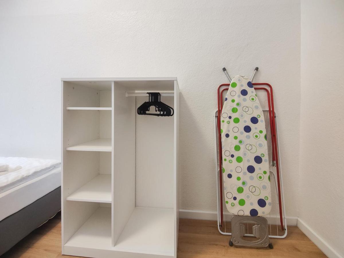 Raj Living - With 2 , 3 And 6 - 15 Min To Messe Dus And Old Town Dus * Dusseldorf