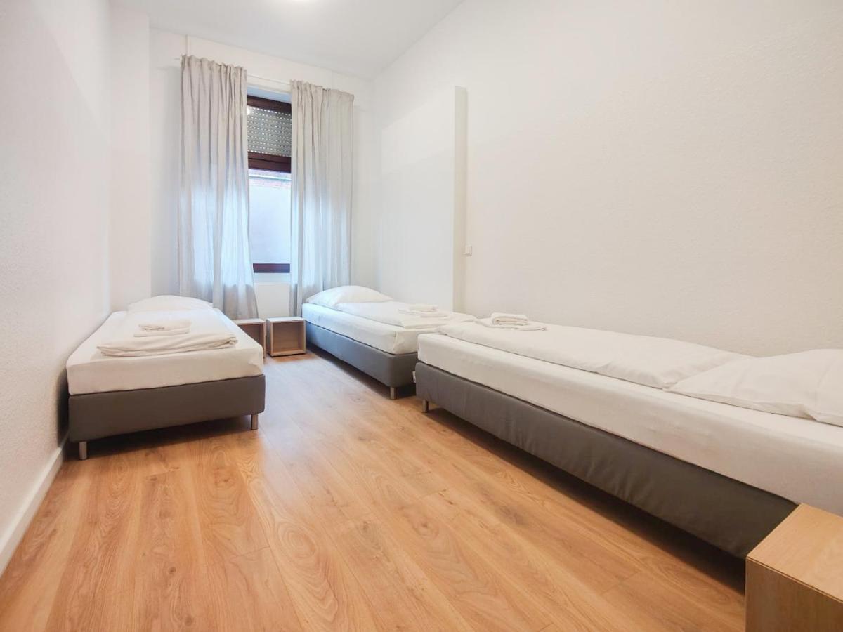 Raj Living - With 2 , 3 And 6 - 15 Min To Messe Dus And Old Town Dus Apartment Dusseldorf